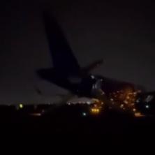 SNIMAK DRAME NA AERODROMU NIKOLA TESLA Putnici u panici bežali iz aviona, trčali po pisti u mrklom mraku (VIDEO)