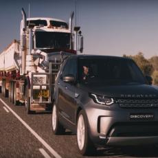 SNIMAK MESECA! Land Rover Discovery vuče kamion sa čak sedam prikolica!