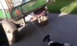 SNIMAK SUROVOSTI ZGROZIO SRBIJU: Vezali psa za prikolicu, kad je uginuo nastavili da ga vuku (VIDEO)