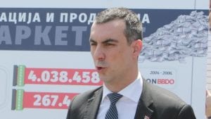 SNS: Tvrdnje lidera Saveza za Srbiju da su praćeni su izmišljotine i primer neodgovornog ponašanja