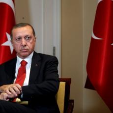 ŠOK U TURSKOJ: Konobar uhapšen jer nije hteo da posluži čaj predsedniku