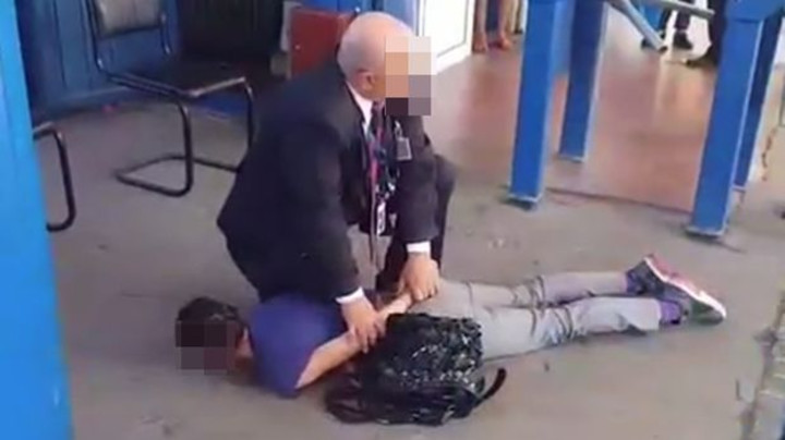 ŠOK snimak sa autobuske stanice u Kragujevcu: Ne mogu da dišem, pusti me! (VIDEO)