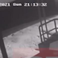 ŠOKANTNO! Pogledajte snimak kada je muškarac u Sarajevu postavio eksploziv u bašti kafića (VIDEO)