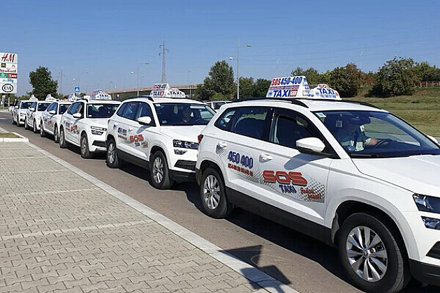 SOS taksiju ne rade telefoni više od 24h, evo brojeva na koje možete da ih dobijete