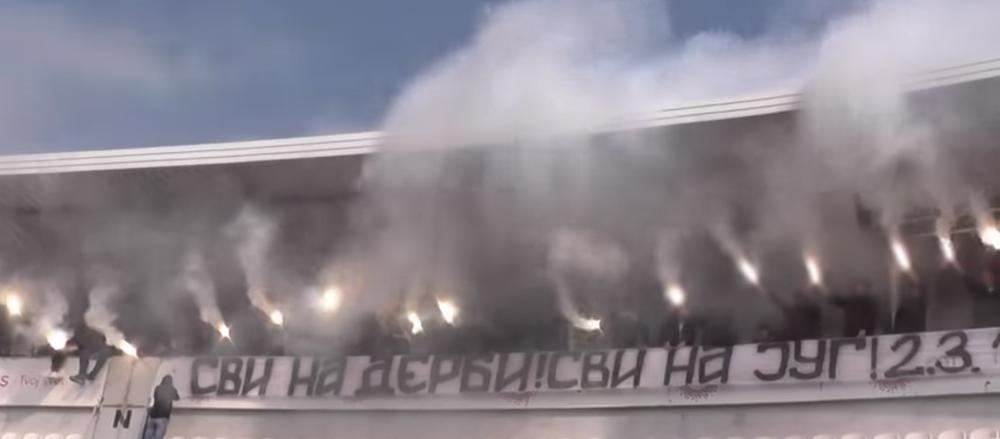 SPEKTAKULARNA BAKLJADA NAJAVILA DERBI: Grobari zapalili stadion i podržali fudbalere Partizana pred Zvezdu (VIDEO)