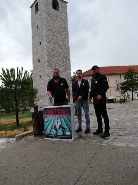SPP Petnjica u Podgorici: Dijelili cvijet Srebrenice i letke sa porukom “Da se ne zaboravi genocid”