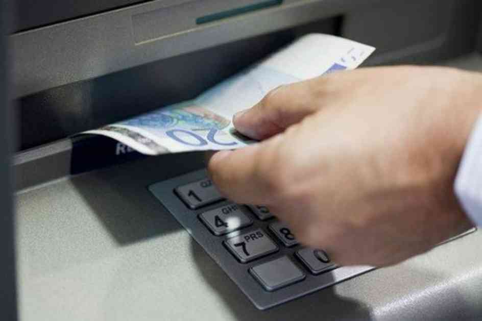 SPREČENA VELIKA PLJAČKA: Bugari krali podatke sa kartica, na četiri bankomata pronađeni skimmeri!