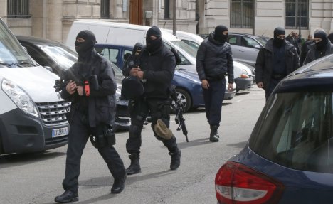 SPREČENO PROLIVANJE KRVI NA IZBORE: Francuska policija pronašla oružje i eksploziv, osujećen NAPAD