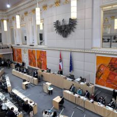 SRAMAN POTEZ BEČA PREMA SRBIMA: Austrijski parlament usvojio rezoluciju o genocidu u Srebrenici