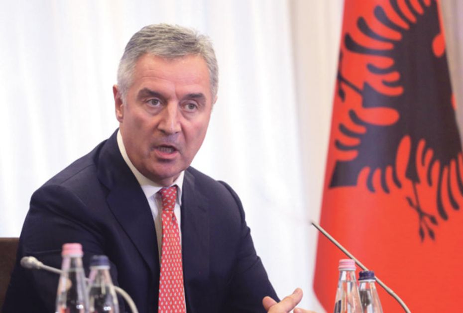 SRAMNA ODLUKA: Milo Đukanović Srbima zabranio ulazak u Crnu Goru! ČITAJTE U KURIRU
