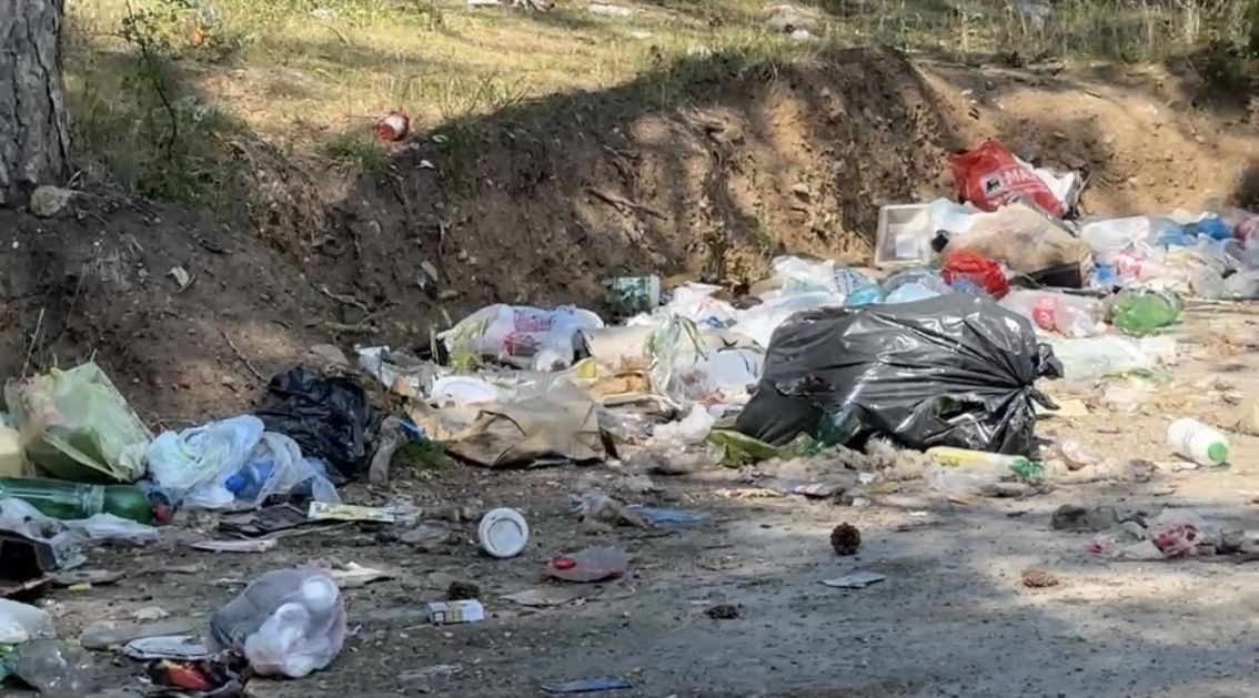 SRAMOTA! Popularno izletište u Novom Pazaru pretvoreno u deponiju (VIDEO)
