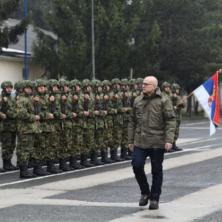 SRBIJA DANAS POSVEĆENA MIRU Vučević obišao Treću brigadu kopnene vojske i Mešovitu artiljerijsku brigadu (FOTO)