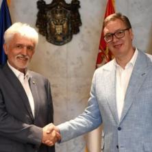 SRBIJA POŠTUJE I POŠTOVAĆE TERITORIJALNI INTEGRITET UKRAJINE Predsednik Vučić se sastao sa ambasadorom Tolčakom (FOTO)