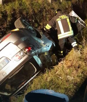 SRBIN POGINUO U ITALIJI Automobil sleteo u jarak, vatrogasci dva sata izvlačili žrtvu iz smrskanog auta