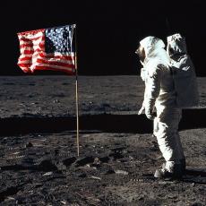 SRBIN, POSLEDNJI ŽIVI ČLAN ČUVENOG APOLA, OTKRIO TAJNU SKRIVANU 50 GODINA: Kako se vijorila zastava na Mesecu? (FOTO)