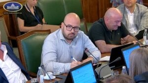 SRCE: Besmislene optužbe vlasti da je opozicija pokrala izbore u Kosjeriću