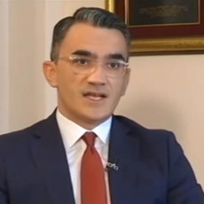 SREBRENICA PODELILA CRNU GORU: Da li će parlament danas izglasati nepoverenje ministru Leposaviću?