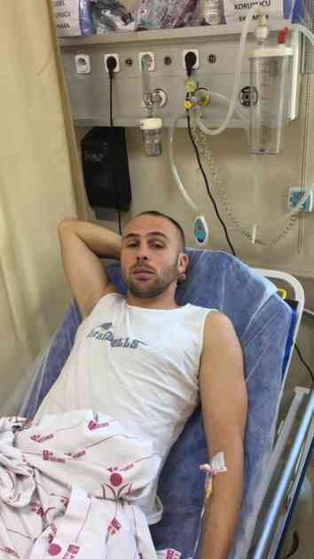 SRPSKOM FUDBALERU POZLILO U ISTANBULU: Bivši igrač Crvene zvezde hitno prevezen u bolnicu zbog bolova u stomaku (FOTO)