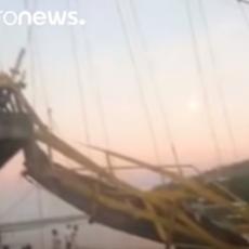 SRUŠIO SE most za pešake! NAJMANJE DEVETORO mrtvih: Jedna osoba nestala! (VIDEO)