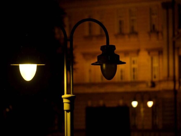 SSP upozorava: „Vlast u Nišu nerazumno troši novac građana jer se rasveta plaća duplo“