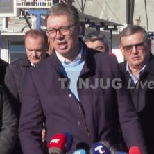 ŠTA ĆE BITI SA RUŽNIM OBJEKTIMA PORED AUTOPUTEVA: Vučić dao rok da sve bude rešeno do kraja juna