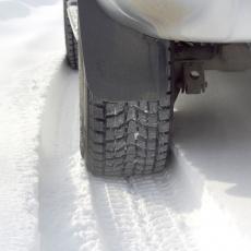 ŠTA JE BOLJE: Uske gume su efikasnije na snegu i ledu od širokih?