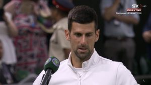 „ŠTA JE PROBLEM? MI SMO DVA STARCA“: Novak nasmejao publiku nakon pobede nad Vavrinkom!