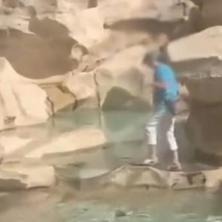 ŠTA JE SA LJUDIMA?! Bizarnije ne može - žena se popela na čuvenu fontanu Di Trevi, a ono što je uradila šokiralo sve (VIDEO)