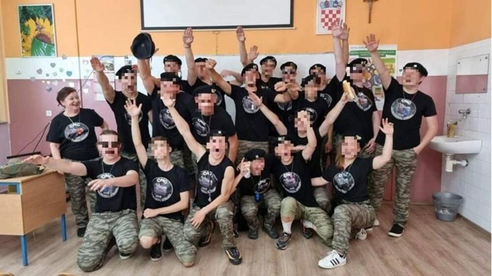 ŠTA JE SPORNO SA NACISTIČKIM POZDRAVOM? Šok reakcija nastavnice čiji su maturanti slikom zapalili Hrvatsku!