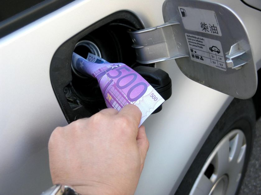 ŠTA SE DEŠAVA SA CENOM NAFTE: Hoće li vozači u Srbiji gorivo plaćati 170 dinara po litru?