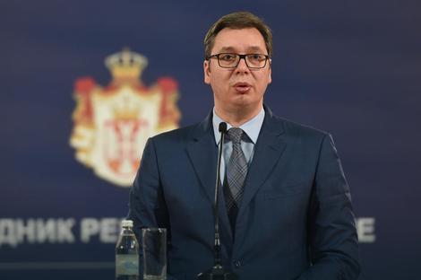 ŠTA SE DEŠAVALO ISPRED TV STUDIJA Vučić: Bili neki sa kapuljačama i pobegli; Obradović: Bio sam sam ispred vrata