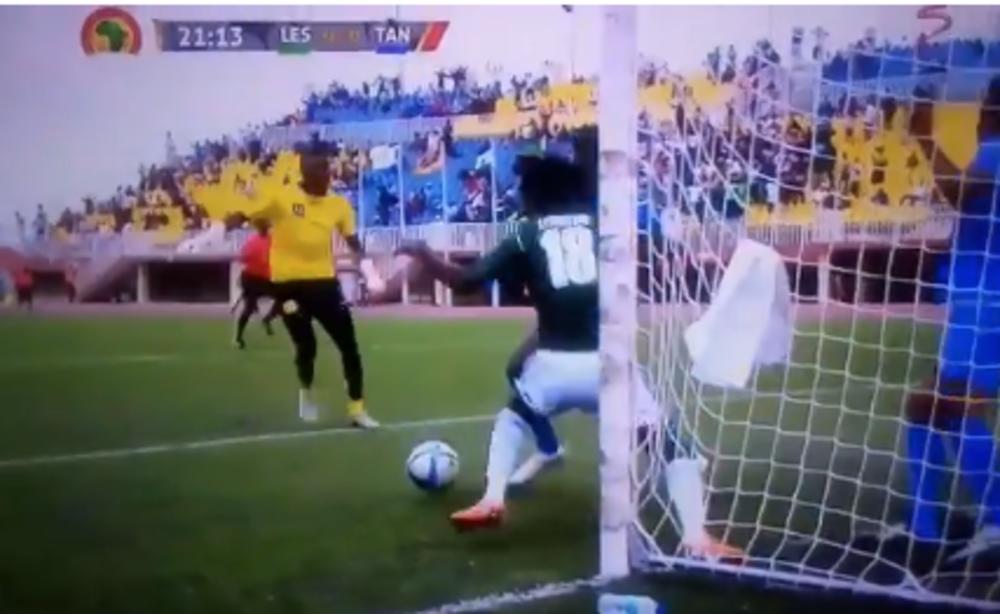 ŠTA URADI ČOVEČE: Promašaj dana u kvalifikacijama za Afrički kup nacija! Napadač Lesota promašio NEMOGUĆE! (VIDEO)