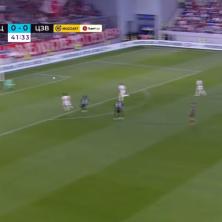 ŠTA URADI GUTEŠA? Golman crveno-belih se izblamirao i primio gol sa 30 metara (VIDEO)