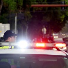 STAO DA POZDRAVI MAJKU, PA POGINUO NA LICU MESTA: Tragedija kod Trnova - automobil naleteo na policajca
