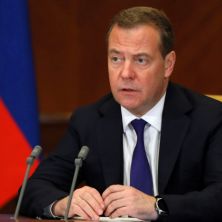 STIGAO ODGOVOR IZ MOSKVE ZA OPTUŽBE ŠOLCA! Medvedev objavio šokantnu sliku uz opis: Nemac otvoreno laže (FOTO)