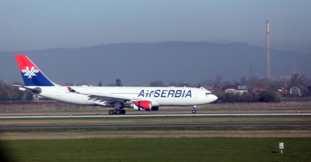 STIGLO 10 TONA POMOĆI: U Beograd sleteo avion iz UAE pun zaštitnih sredstava