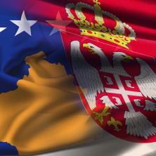 ŠTO NE ZABRANISTE OVU BRUKU BRAĆO CRNOGORCI?! Zastave Srbije i LAŽNE DRŽAVE Kosovo jedna do druge! (FOTO)