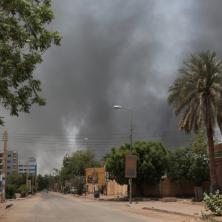 STRADALI I CIVILI: Rste broj mrtvih u brutalnim sukobima paravojske i vladinih snaga u Sudanu