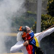 STRAH OD IZBIJANJA NOVOG NASILJA: U Venecueli se nastavljaju protesti