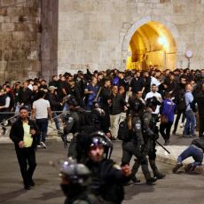 STRAHOVITI SUKOBI U JERUSALIMU: Desetine Palestinaca povređeno, opšti HAOS u gardu