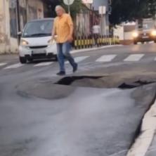 STRAŠAN EPILOG SUPERĆELIJSKE OLUJE: Stvorila se ogromna crna rupa na kolovozu u Beogradu! (VIDEO)