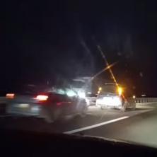 STRAŠAN LANČANI SUDAR NA AUTO-PUTU KOD JAGODINE: Tri automobila napravila haos u smeru ka Nišu (VIDEO)