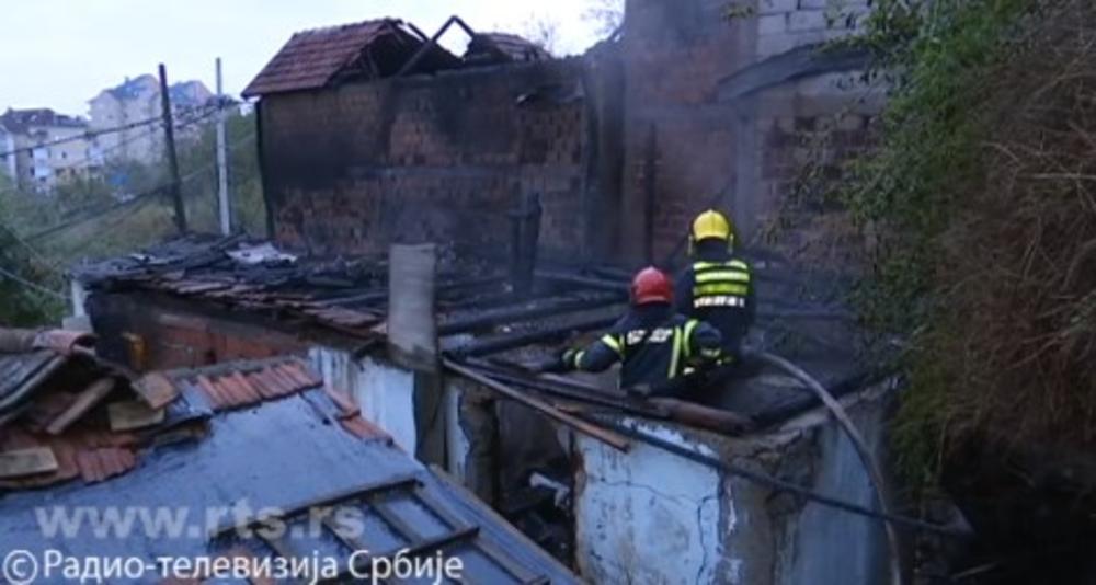 STRAŠAN POŽAR U ŠAVNIČKOJ: Izgorele tri kuće na Čukarici, vatrenu stihiju gasilo 20 vatrogasaca