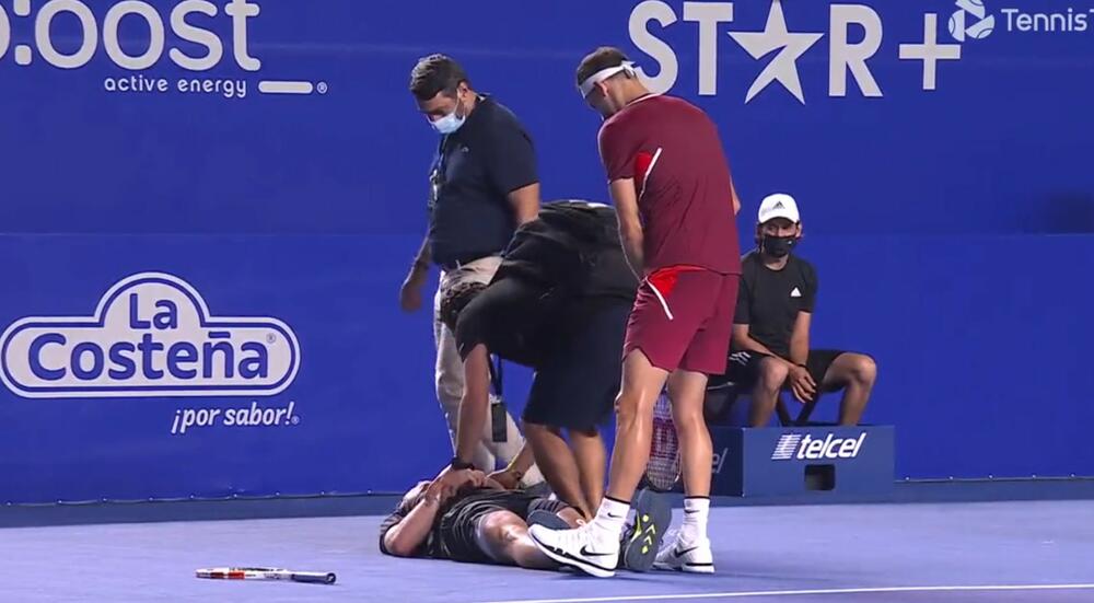 STRAŠNE SCENE! Teniser POČEO DA SE GRČI i od BOLOVA se srušio na zemlju! Nastala je DRAMA na turniru u Akapulku (VIDEO)