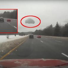 STRAVA NA AUTOPUTU: Pogledajte zašto je važno da očistite sneg sa krova i haube automobila! (VIDEO)