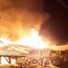 STRAVIČAN POŽAR U ZAJEČARU! Nakon udara groma izgorele tri kuće (VIDEO)