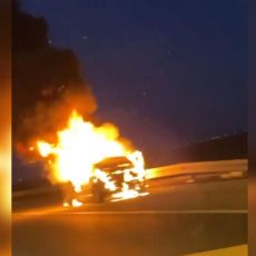 STRAVIČAN PRIZOR NA AUTO-PUTU KOD OSTRUŽNICE: Gori automobil, celo vozilo u plamenu (VIDEO)