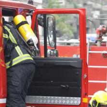 STRAVIČNA EKSPLOZIJA U ČAČKU: Požar se proširio na dva lokala! Vatrogasci na terenu