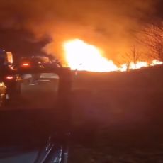 STRAVIČNA NESREĆA KOD PANČEVA: Auto se zapalio nakon sudara sa traktorom ( VIDEO) 