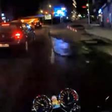 STRAVIČNA NESREĆA NA ZELENOM VENCU: Motociklista završio na sredini puta dok vozila jurcaju! Kamera na kacigi snimila jeziv prizor (VIDEO)
